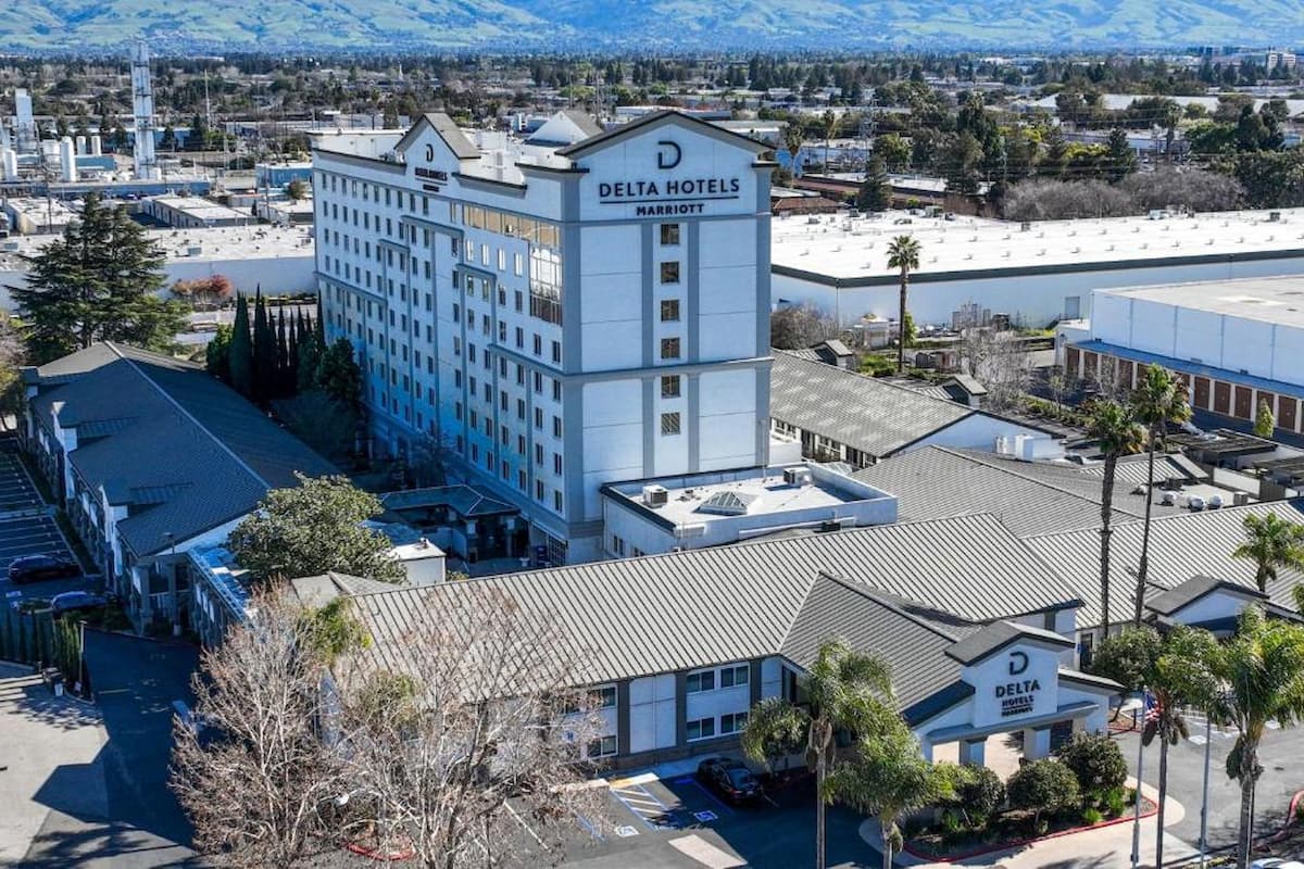 The building of Delta Hotels by Marriott Santa Clara Silicon Valley.