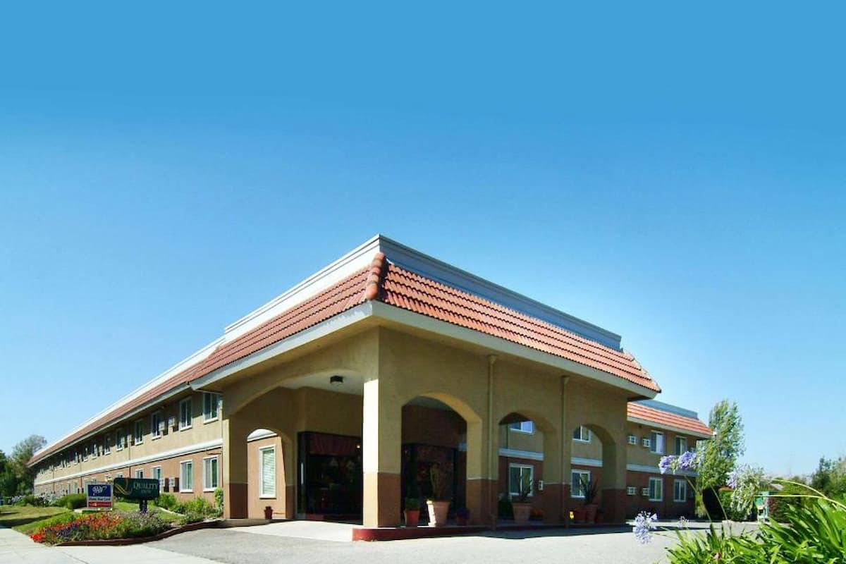 Front building of Quality Inn Santa Clara Convention Center.